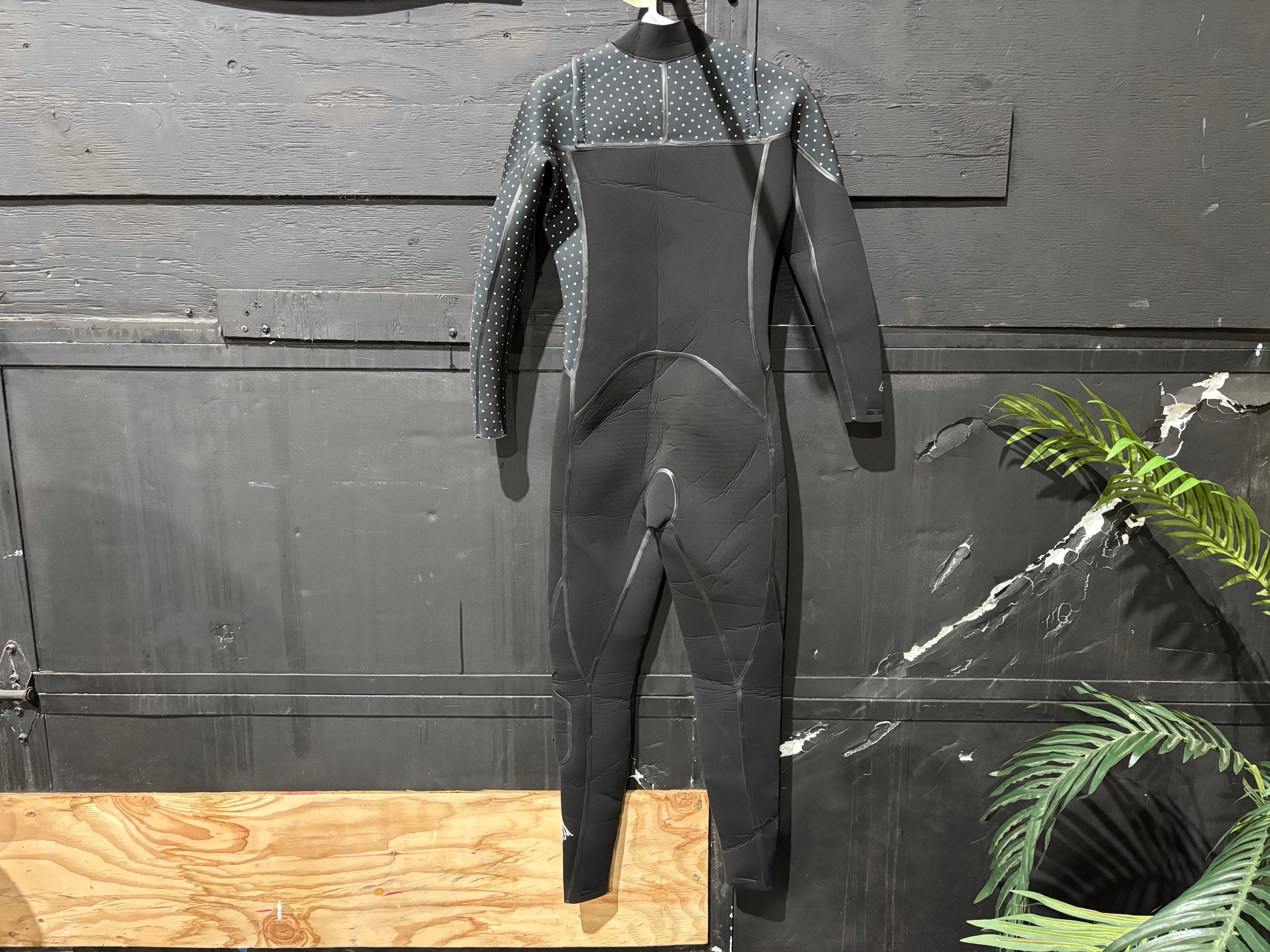 Used 4/3mm Buell Accelerator CZ Wetsuit Women's Size W10 | Newport